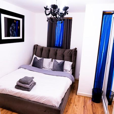 1 Bed - Sleeps 2 - 7 Min Walk To Hackney Station Lägenhet London Exteriör bild