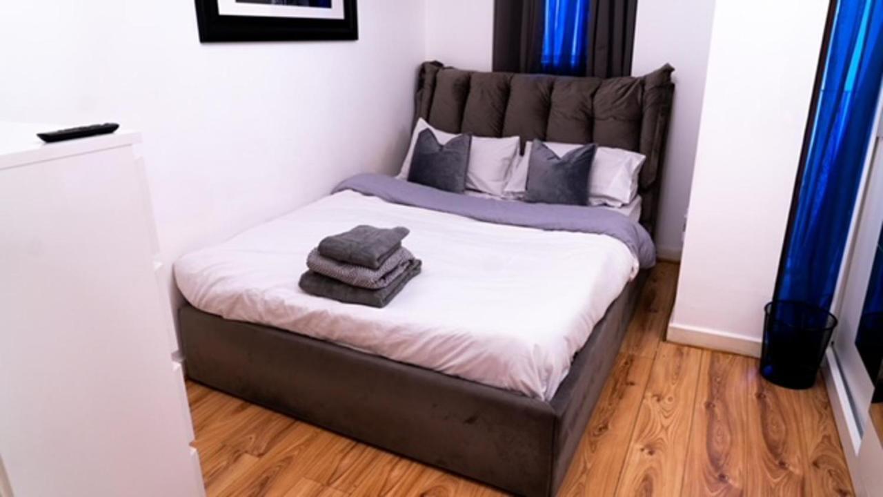 1 Bed - Sleeps 2 - 7 Min Walk To Hackney Station Lägenhet London Exteriör bild